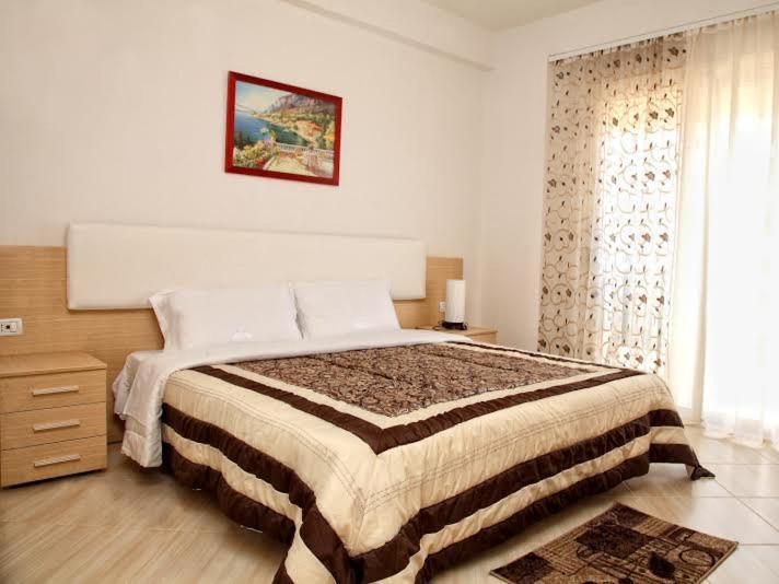 Martin Apartment Vlorë Buitenkant foto