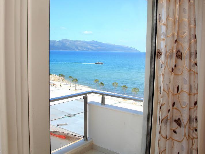 Martin Apartment Vlorë Buitenkant foto