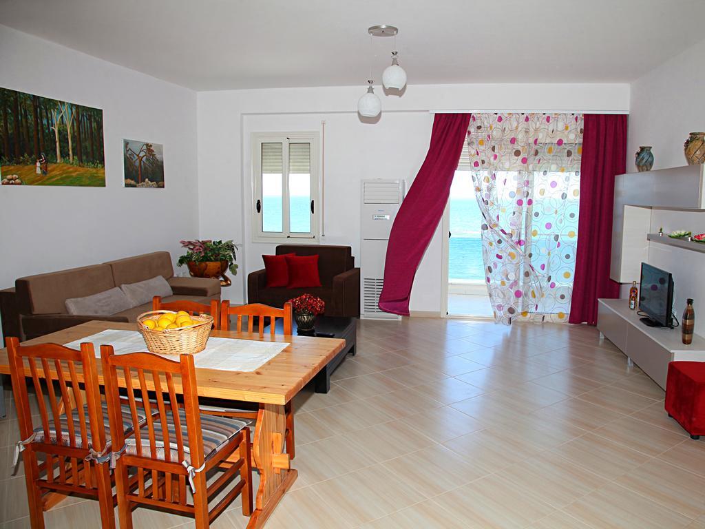 Martin Apartment Vlorë Buitenkant foto